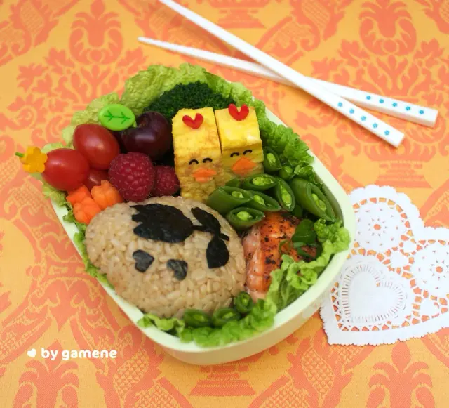 Bento mit dekorativen Tamagoyaki-Küken