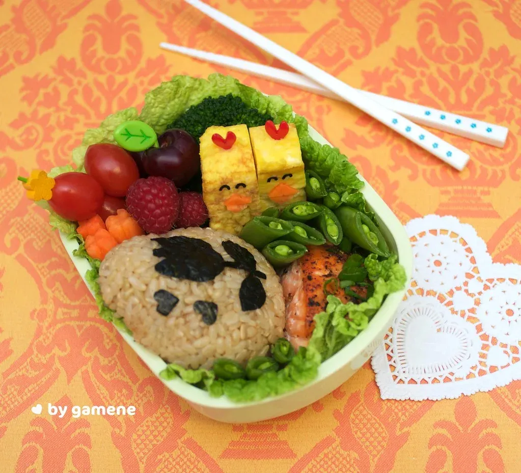 Bento mit dekorativen Tamagoyaki-Küken