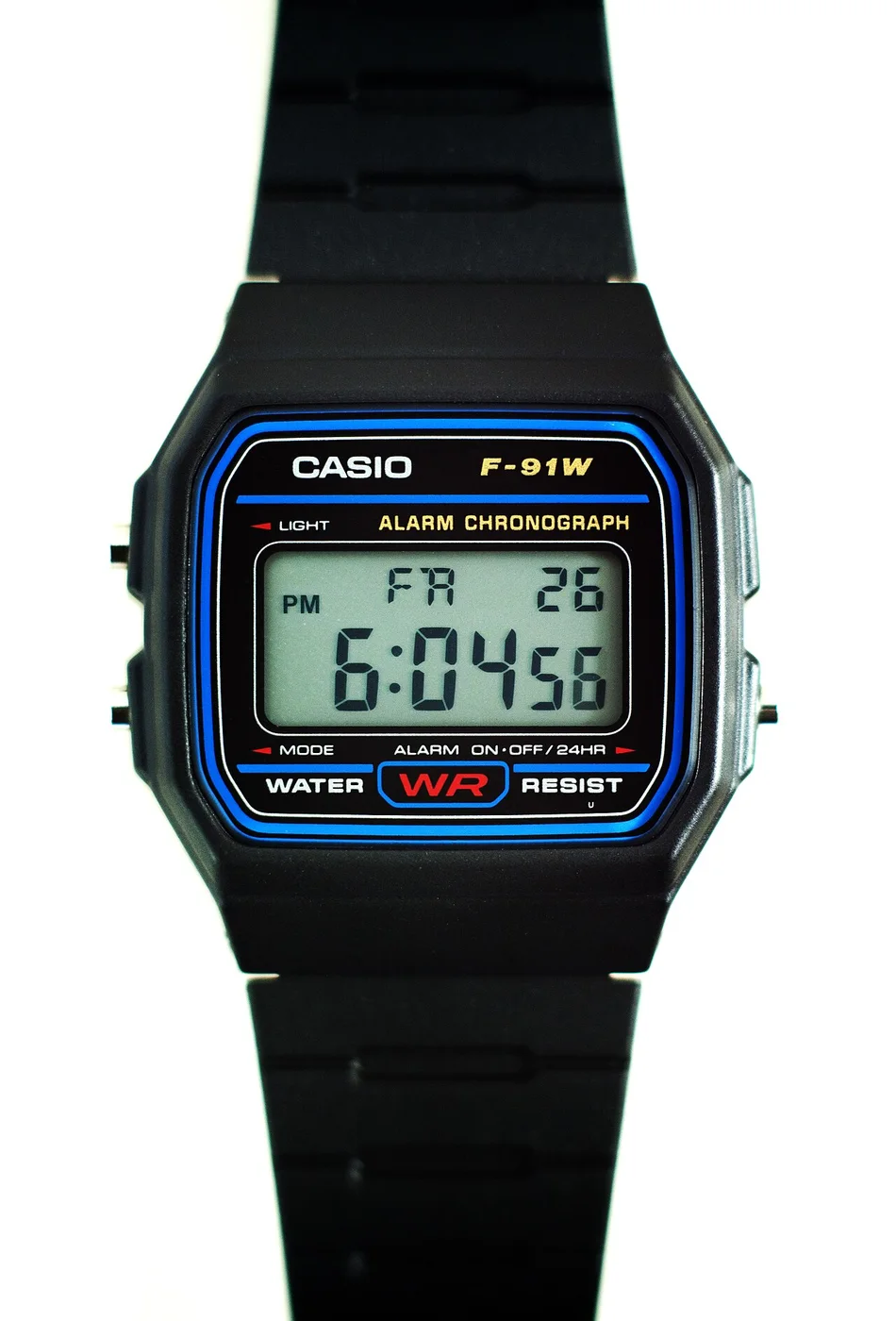 Casio F-91W: die schmale, leichte Digitaluhr in der Gesamtansicht.
