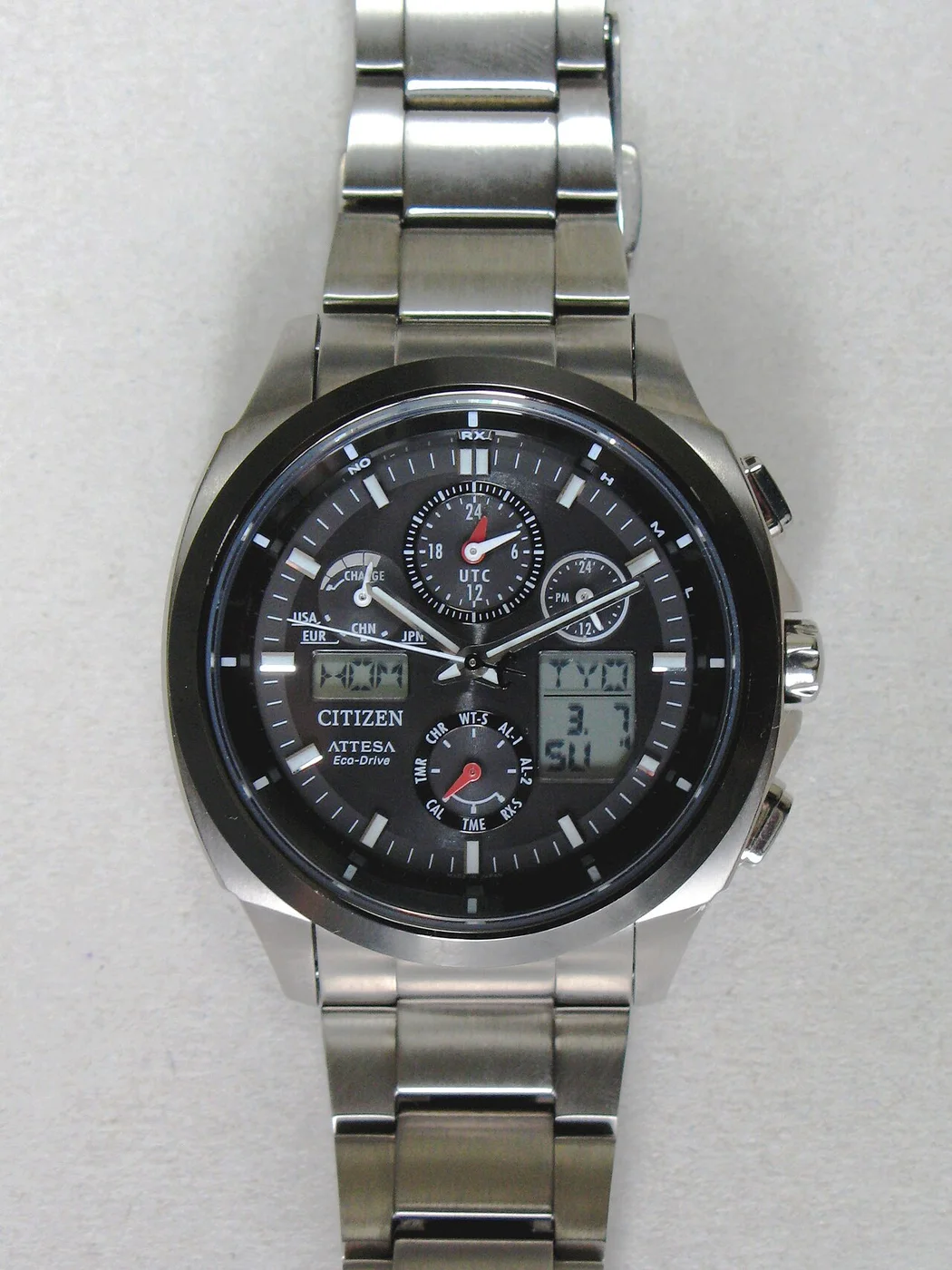 Citizen Attesa Eco-Drive ATV53-3023. Beispiel einer komplexeren japanischen Uhr.