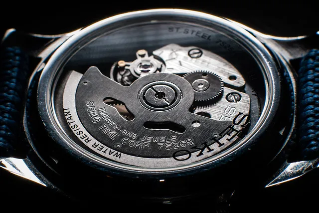 Mechanisches Werk einer Seiko 5.