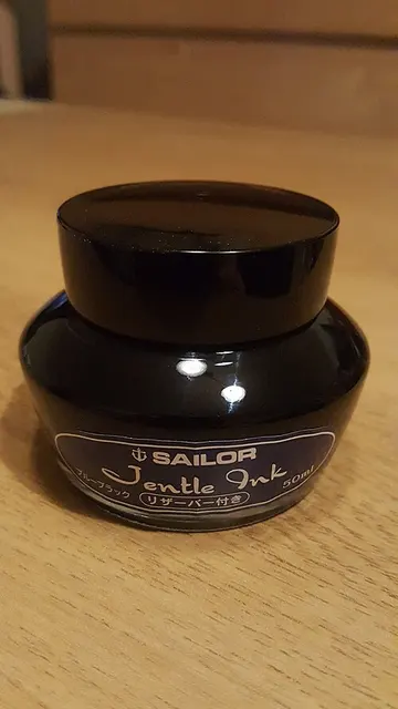 Frasco de tinta Sailor azul negra.