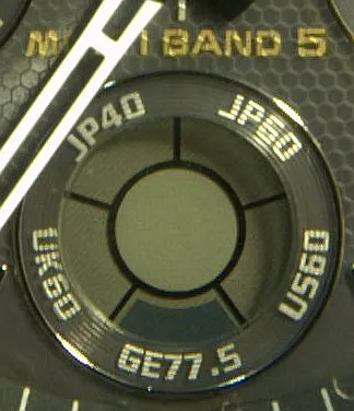 Detalle del indicador de sincronización de un G-SHOCK AWG100-1AER.