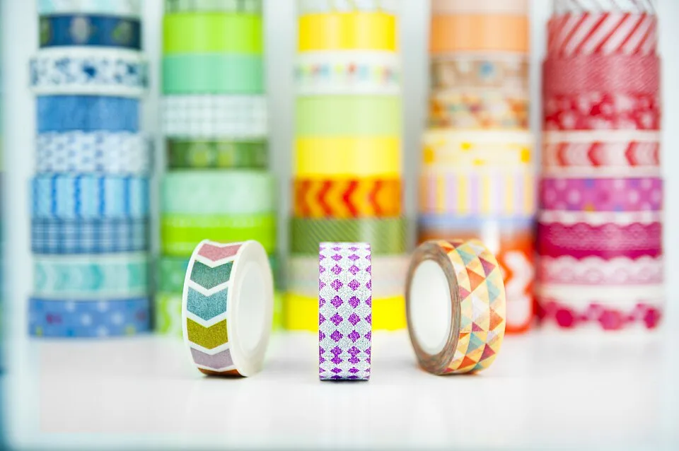 Rollos de washi tape de distintos colores y estampados.