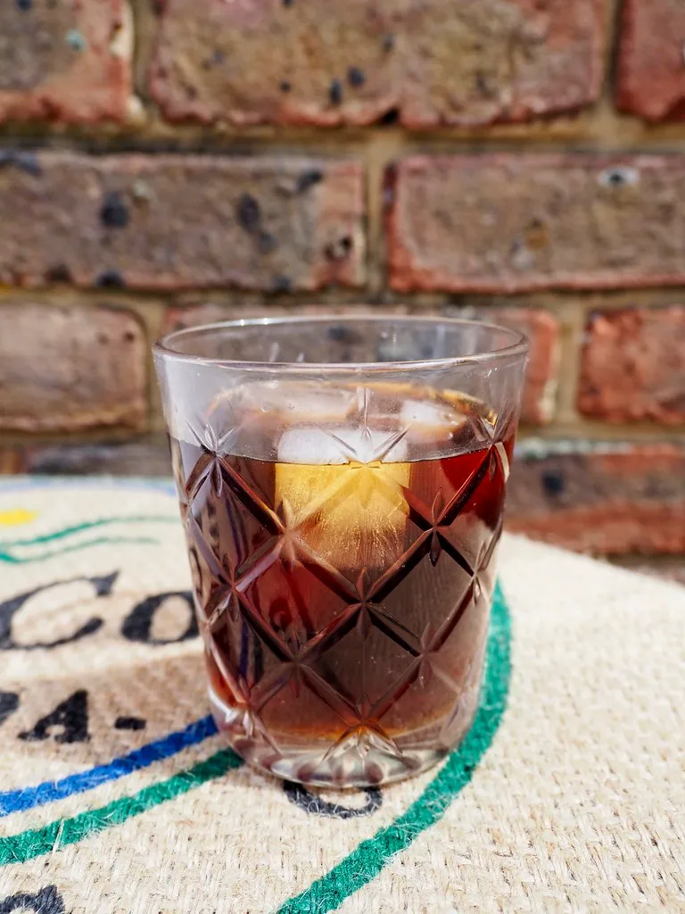 Café cold brew servido en Kafi Cafe.