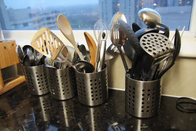 Herramientas de cocina reunidas.