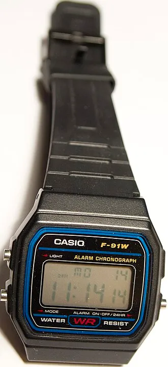 Montre numérique Casio F-91W sur bracelet en résine noire