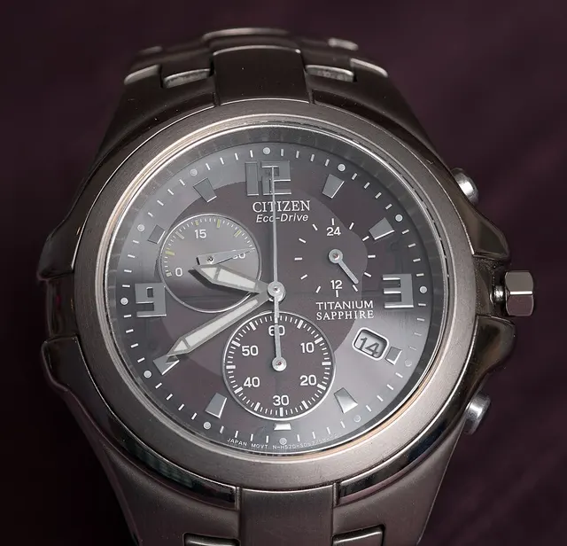 Citizen Eco-Drive Marinaut à cadran gris et bracelet métallique