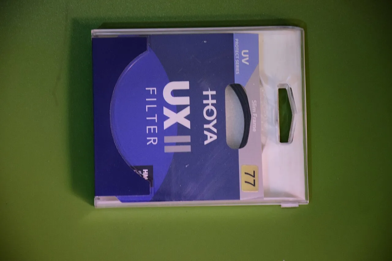Boîte d’un filtre Hoya UX II UV de 77 mm