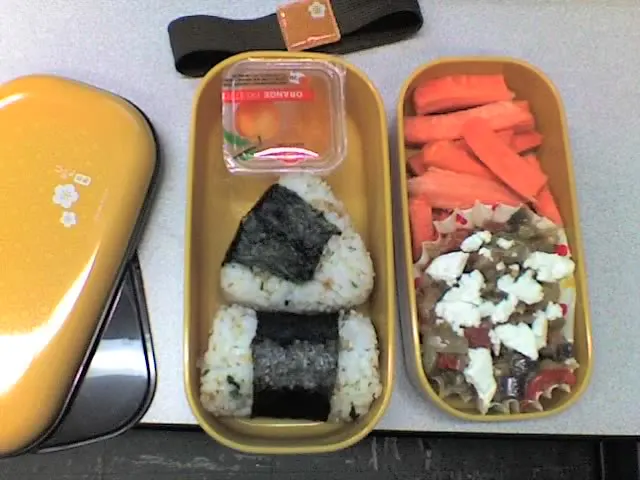 Boîte à bento à deux parties avec couvercle, petite boîte intérieure et bande