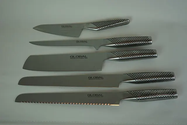 Plusieurs couteaux Global de formes différentes