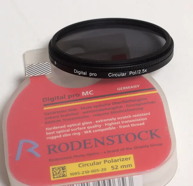 Polarizzatore circolare Rodenstock sopra la confezione.