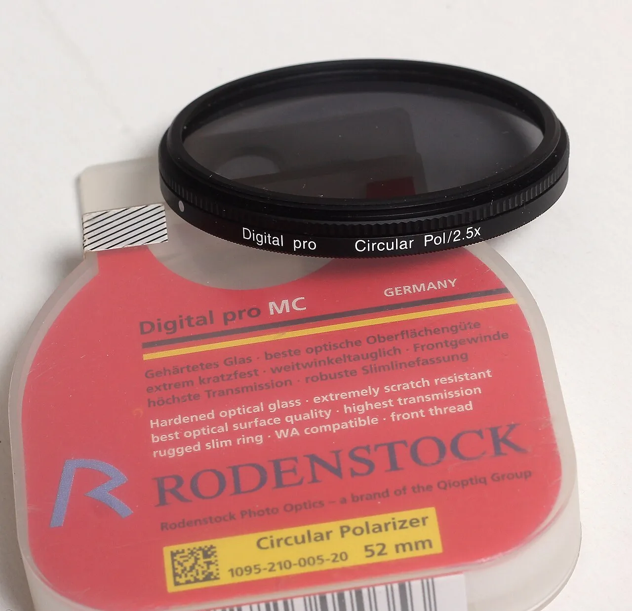 Polarizzatore circolare Rodenstock sopra la confezione.