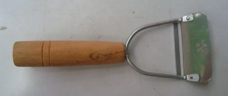 Pelapatate a Y con manico di legno e lama trasversale