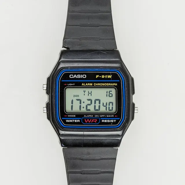 Casio F-91W nero con cinturino in resina