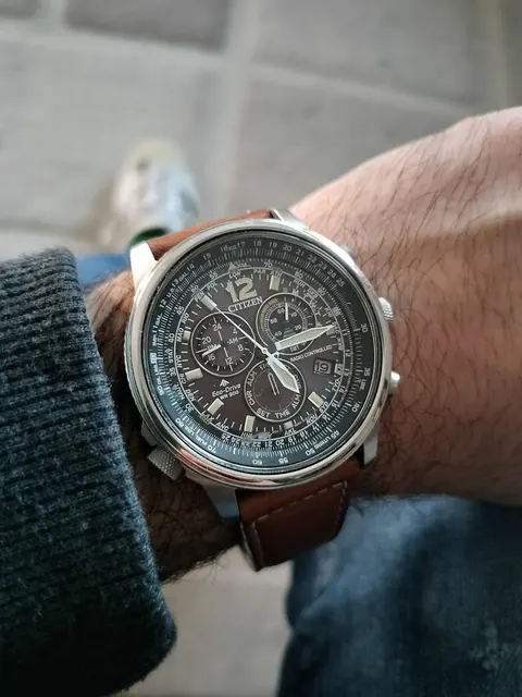 Citizen Crono Super Pilot Eco-Drive con quadrante scuro e cinturino marrone
