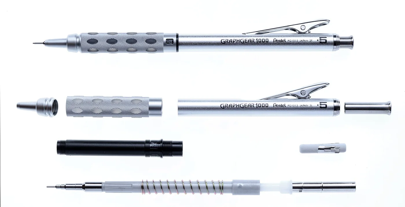 Pentel GraphGear 1000 PG1015 mit 0,5-mm-Mine, montiert und zerlegt.