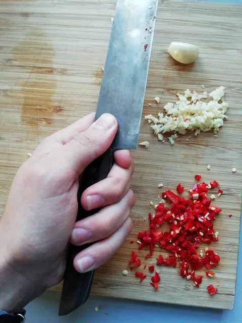 Beispiel eines kontrollierten Griffs am Brett.
