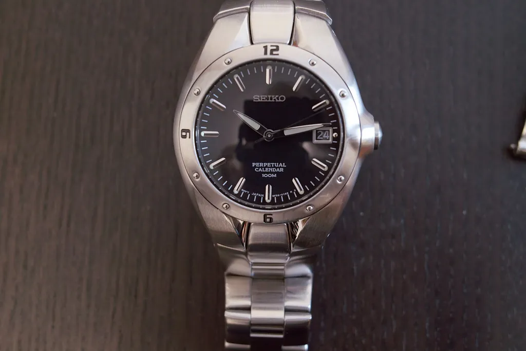 Seiko SNC003P med svart urtavla och stållänk.