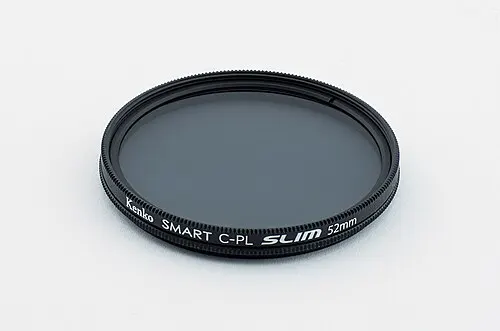 Kenko SMART C-PL-filter med märkning på ringen