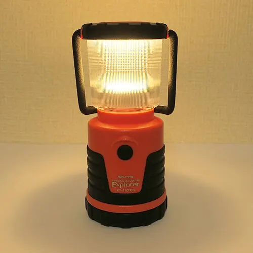 Tänd Gentos Explorer-lykta med bärhandtag och orange hölje