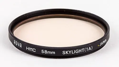Hoya-filter med tydlig 58 mm-märkning på ringen