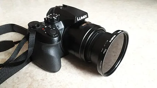 Panasonic-kamera med ett monterat Hoya ND16-filter