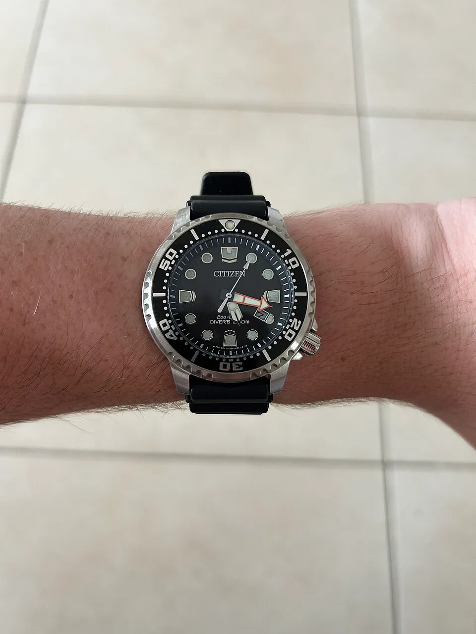 Citizen Promaster BN0150-28E på handleden med svart band.