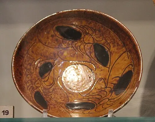 Eine 1922–1923 in der Leach Pottery entstandene Schale von Hamada Shōji.