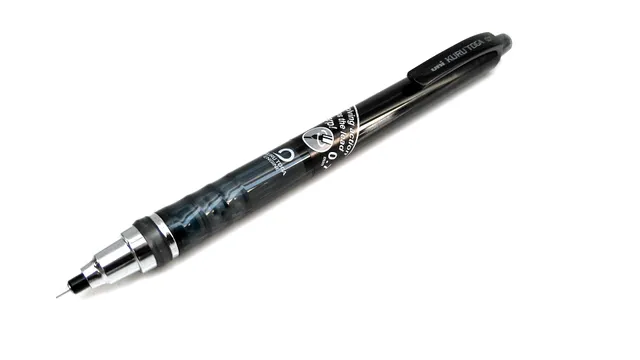 Schwarzer uni Kuru Toga mit 0,7-mm-Mine.